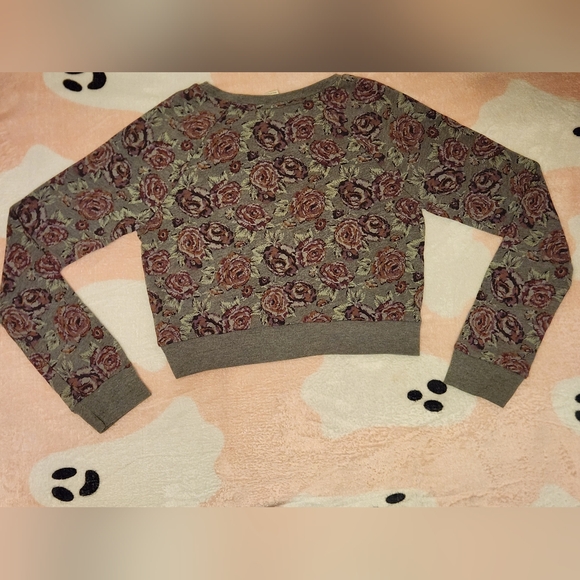 A&F Cropped Sweatshirt - Picture 2 of 2